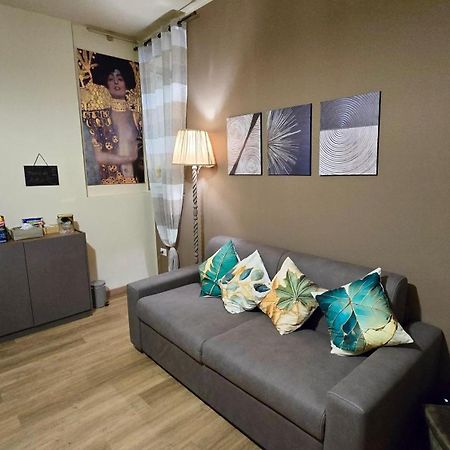 Casa Vacanze Oikia - Room Girasole 那不勒斯 外观 照片